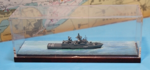 Korvette F 267 "Karlsruhe" in gestalteter Vitrine (1 St.) D 2023 Albatros ALK-SVP 243B - bitte separat bestellen -